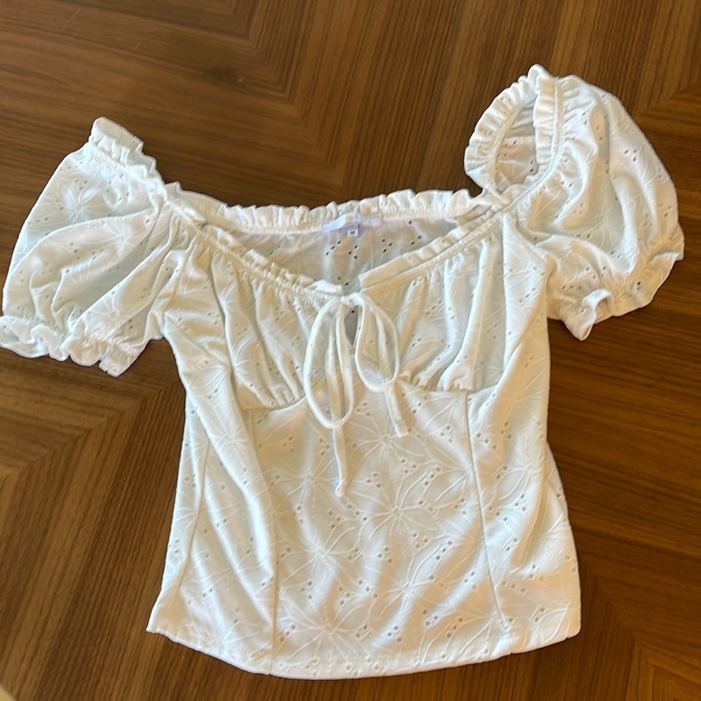 Beautiful white summer top only worn once, just don’t wear.
